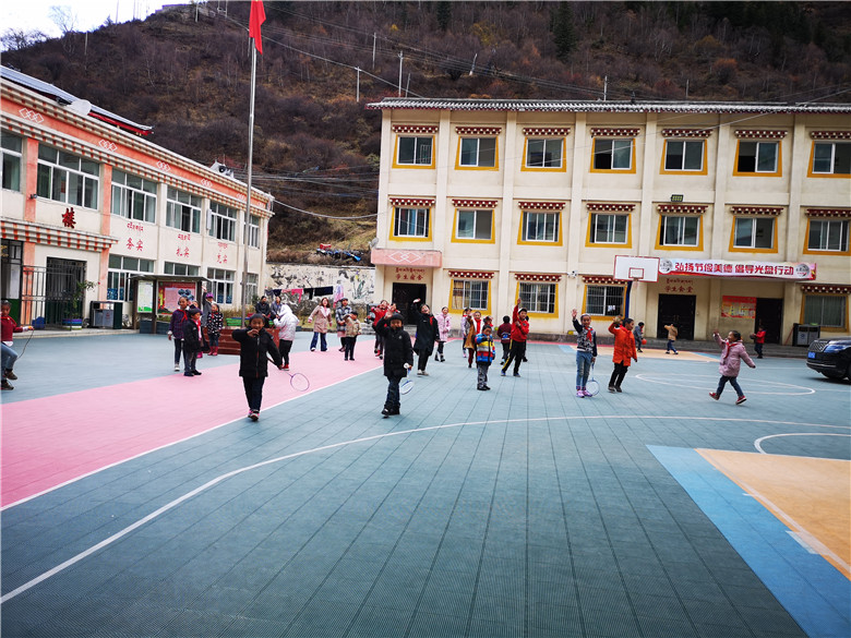 送温暖，献爱心——四川太阳集团tyc33455走进甘孜·色达